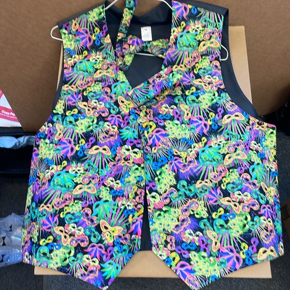 Marci Gras Masquerade Tuxedo Vest and Bow Tie New XXL - Picture 1 of 3
